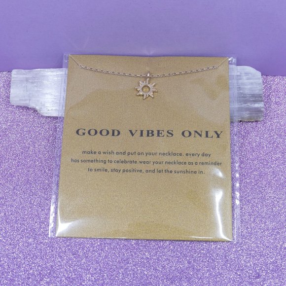 💎 Sun Necklace -  New in Package - Necklace Charm - NWT - Picture 1 of 3
